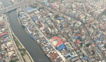 उपत्यकाका नदी किनारमा सवारी पार्किङ नगर्न ट्राफिक प्रहरीको आग्रह